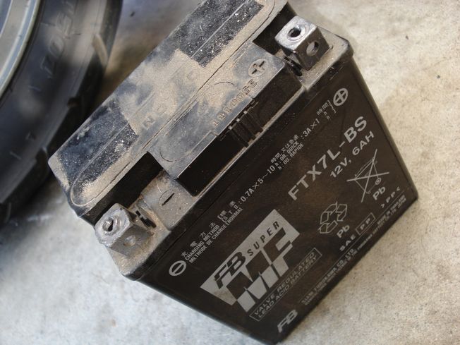 取り外した古河バッテリー