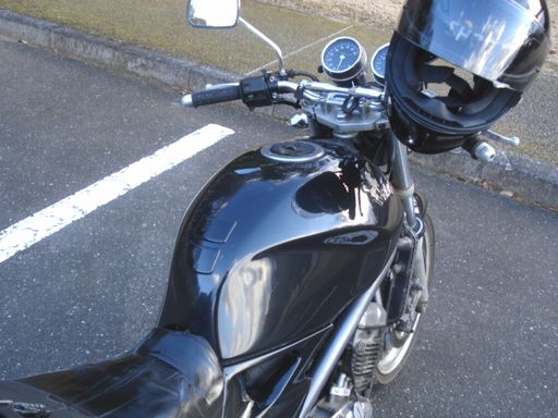 タンクパッドを装着したバリオス