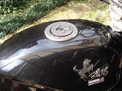 マッドマックス タンクキャップカバー取り付け完了