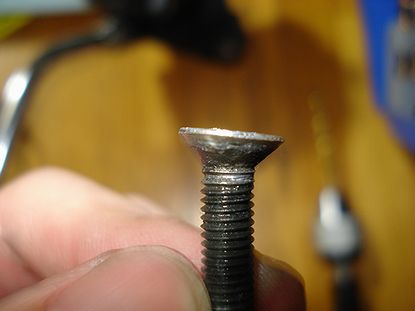 曲がっていたねじ