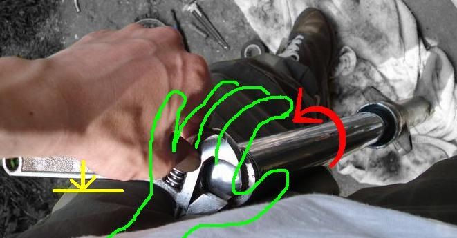 フォークスプリングシートを締める