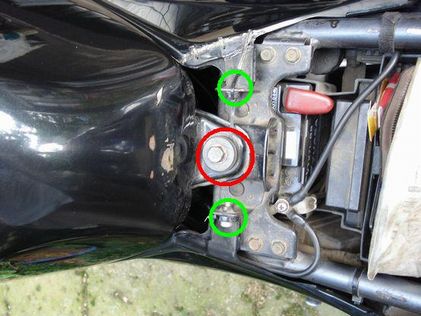 タンク外し ボルト類