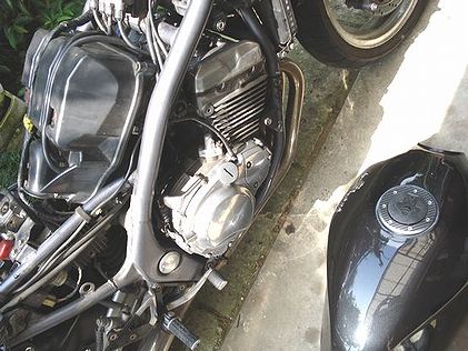 外した燃料タンク