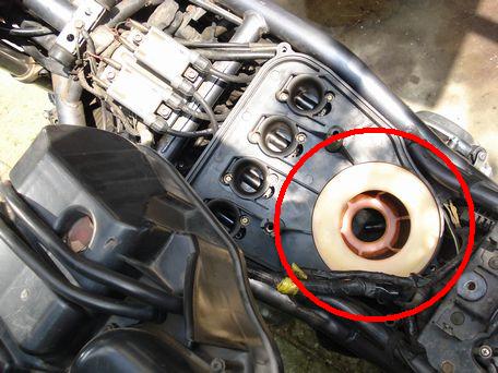 エアクリーナー上ぶた 外れた