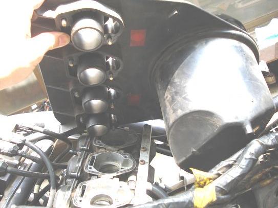 エアクリーナーボックスはずし3