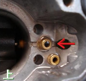 キャブにガソリンを流す キャブの下部