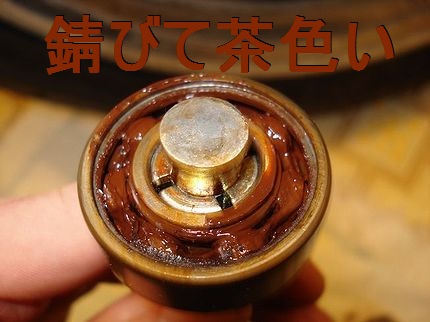 内部が錆びたベアリング