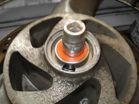 ベアリングを打ち込む