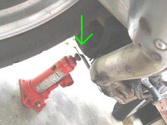 要ジャッキアップ リアサス出っ張り部分