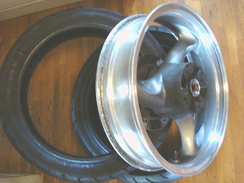 ホイールがはずれました