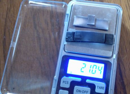 鉛板を切り出す