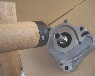 圧入されたオイルシール