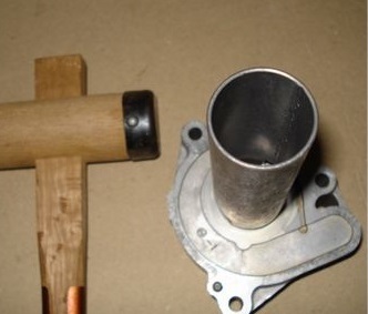 メカニカルシールをウォータポンプボディに圧入