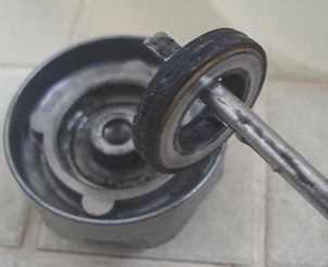 インペラからメカニカルシールを取った