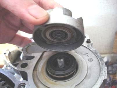 ウォーターポンプ組み付け