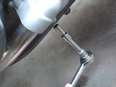 オイルパンのボルト緩め