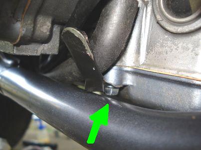 そのままでは外れないボルト