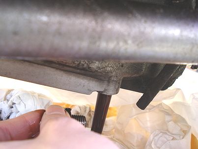 ドレンボルトからオイルが出る