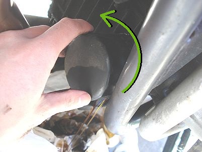 オイルフィルターからオイル