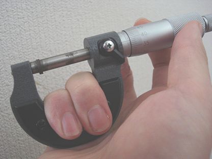 シムの厚みを計測