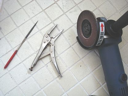 シムを削るのに使用した工具