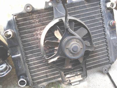 外れたラジエーター