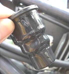 フルードタンク　伸びたダイアフラム