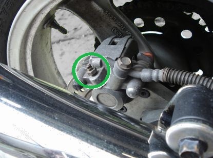 キャリパーのブリーダー