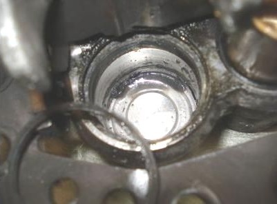 スラッジだらけのブレーキキャリパー2