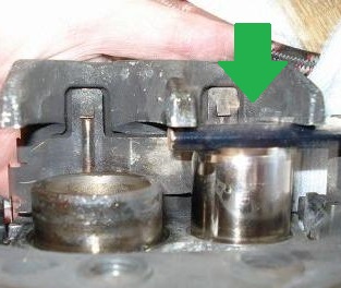 抜けたピストンを元の場所に固定