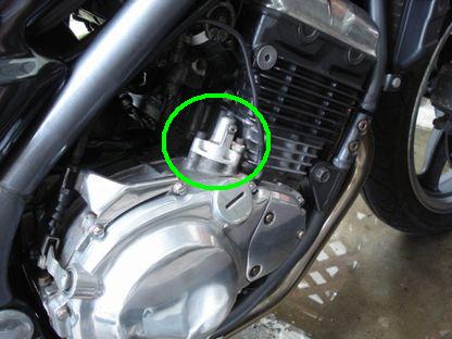 カムチェーンテンショナー