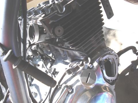 カムチェーンテンショナー