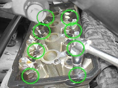 ヘッドを固定するボルトを外す