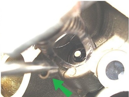 コッターピンを磁石で釣り上げた