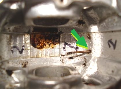 塞がったピストン オイル逃がし穴