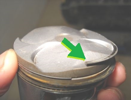 少なくとも20万km分のスラッジでべったりの部品