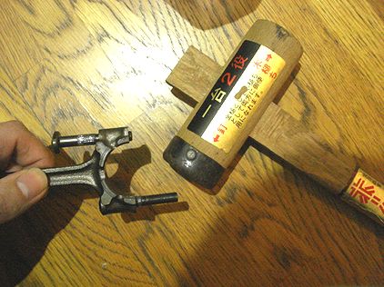 コンロッドボルトを外す