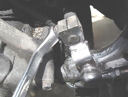 ギアチェンジレバーを外す