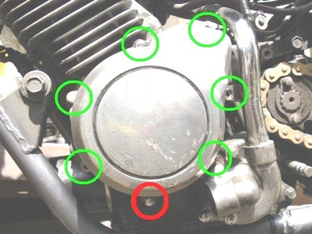 左側エンジンカバー固定用ボルト