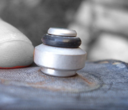 摩耗の少ないフューエルコック金属部分