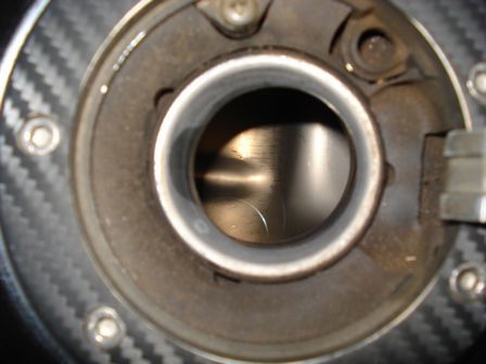 タンク内のガソリン量が多くないかチェック