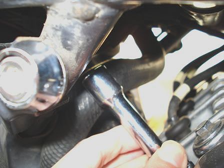 邪魔な冷却水ホース