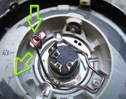 スプリングフックを外す