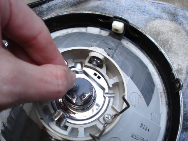 H4 ハロゲンバルブ取り付け