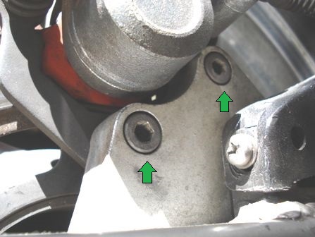 ブレーキキャリパーを外す