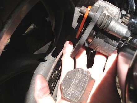 小さいほうのブレーキパッド