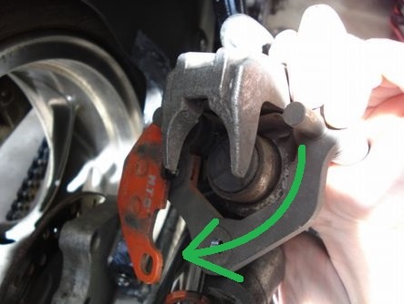 ブレーキパッドを外す