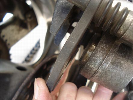 ピストンを押し縮めた