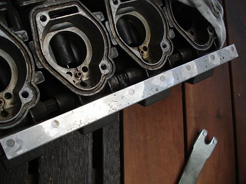 全てのネジの頭を飛ばした