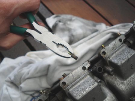 残ったネジは簡単に回った